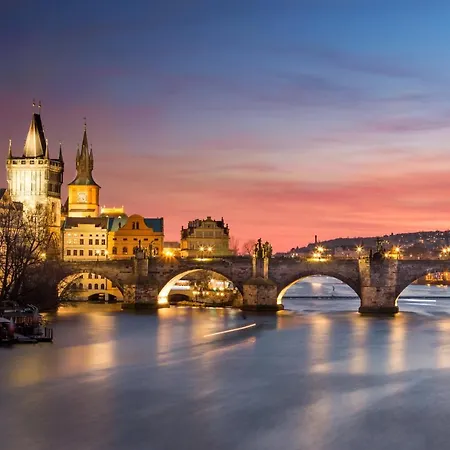 Squeaky Studio At Old Town Square #35 * Prag
