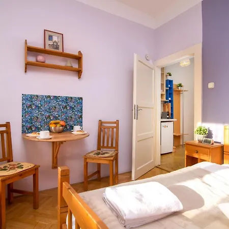 Squeaky Studio At Old Town Square #35 Apartment
