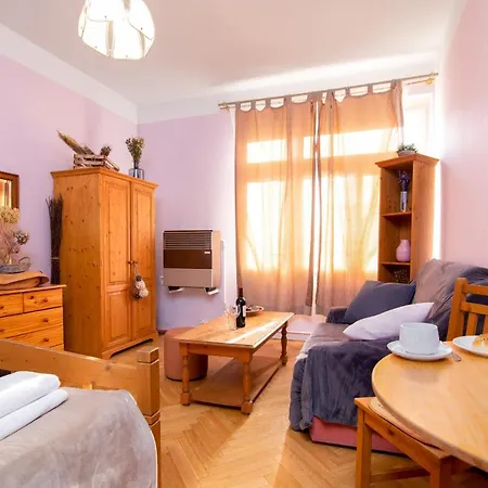 Squeaky Studio At Old Town Square #35 * Prague